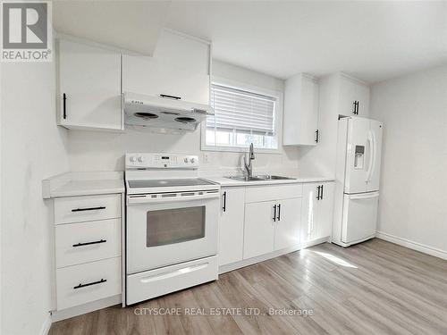 1057 Aspen Ridge Crescent, Lakeshore, ON - Indoor Photo Showing Kitchen