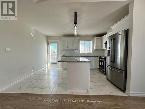 1057 Aspen Ridge Crescent, Lakeshore, ON - Indoor Photo Showing Kitchen