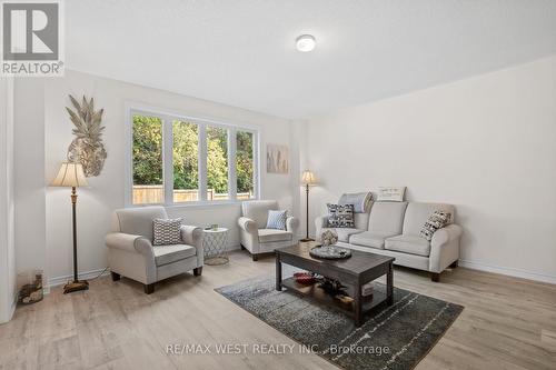 133 Mcfarlane Crescent, Centre Wellington, ON - Indoor Photo Showing Living Room