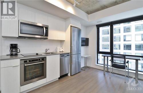 105 Champagne Avenue Unit#518, Ottawa, ON - Indoor Photo Showing Kitchen