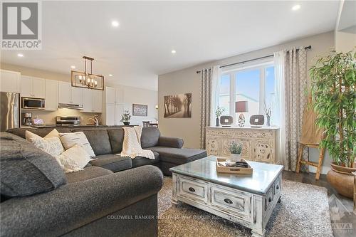 33 Borland Drive, Carleton Place, ON - Indoor Photo Showing Living Room