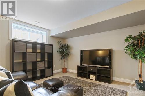 33 Borland Drive, Carleton Place, ON - Indoor Photo Showing Living Room