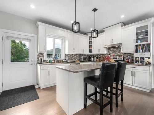 2765 Beachmount Cres, Kamloops, BC - Indoor Photo Showing Kitchen With Upgraded Kitchen