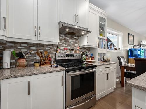 2765 Beachmount Cres, Kamloops, BC - Indoor Photo Showing Kitchen