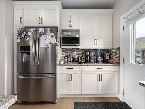 2765 Beachmount Cres, Kamloops, BC - Indoor Photo Showing Kitchen