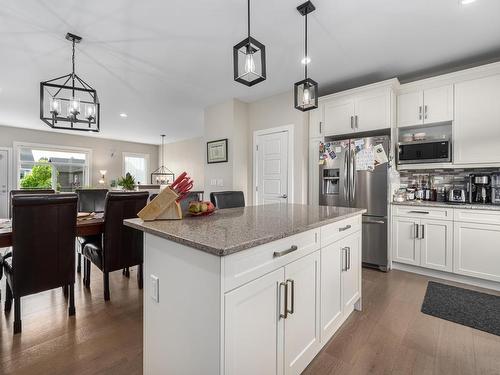 2765 Beachmount Cres, Kamloops, BC - Indoor Photo Showing Kitchen With Upgraded Kitchen