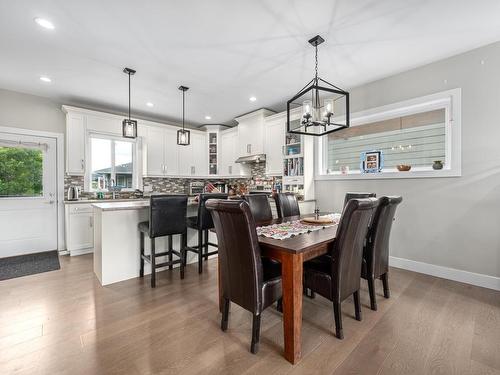 2765 Beachmount Cres, Kamloops, BC - Indoor Photo Showing Dining Room