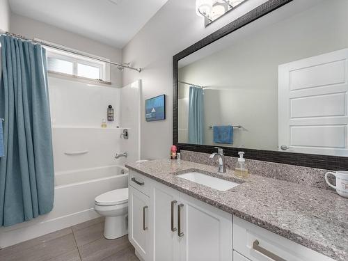 2765 Beachmount Cres, Kamloops, BC - Indoor Photo Showing Bathroom