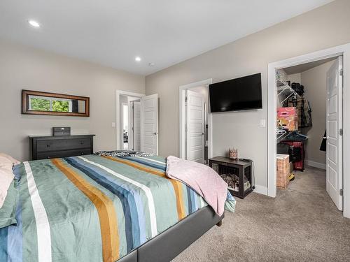 2765 Beachmount Cres, Kamloops, BC - Indoor Photo Showing Bedroom