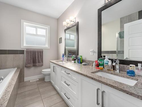 2765 Beachmount Cres, Kamloops, BC - Indoor Photo Showing Bathroom