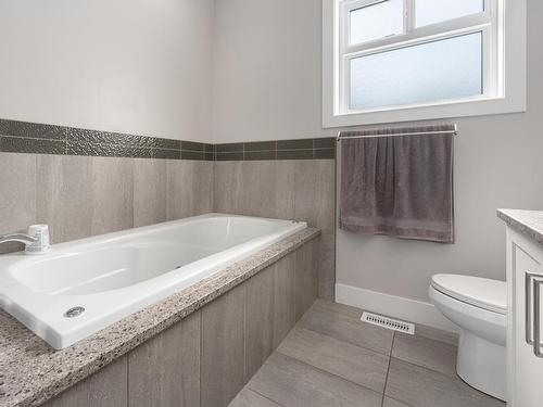 2765 Beachmount Cres, Kamloops, BC - Indoor Photo Showing Bathroom