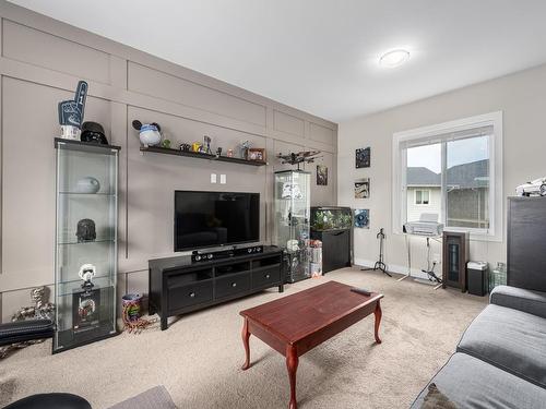 2765 Beachmount Cres, Kamloops, BC - Indoor Photo Showing Living Room