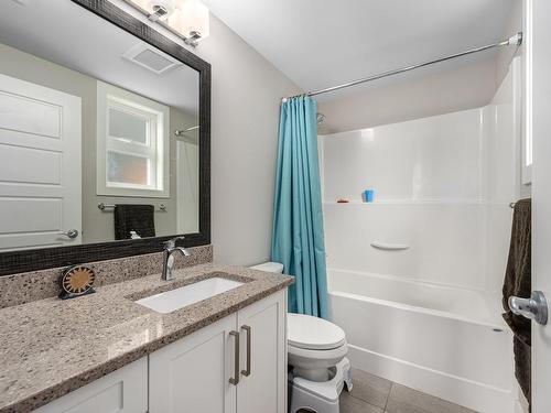 2765 Beachmount Cres, Kamloops, BC - Indoor Photo Showing Bathroom