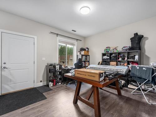 2765 Beachmount Cres, Kamloops, BC - Indoor