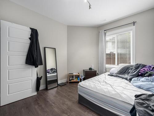 2765 Beachmount Cres, Kamloops, BC - Indoor Photo Showing Bedroom