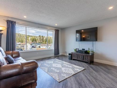 237 Juniper Place, Logan Lake, BC - Indoor Photo Showing Living Room