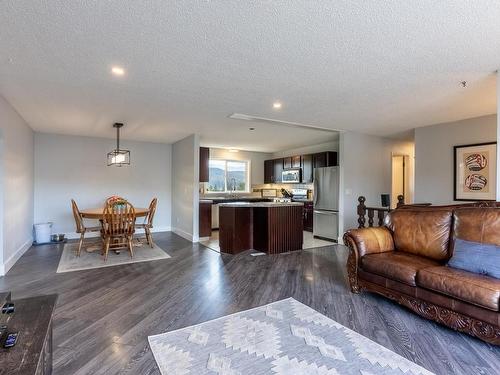 237 Juniper Place, Logan Lake, BC - Indoor Photo Showing Living Room