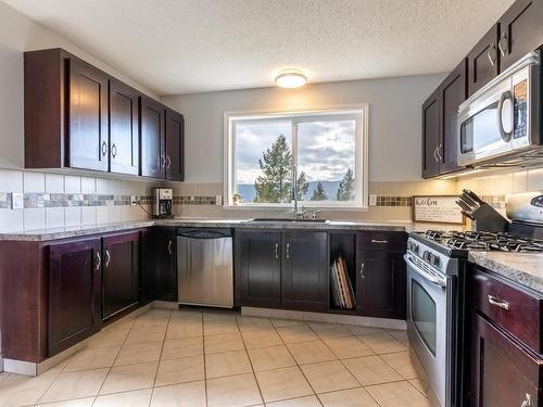 237 Juniper Place, Logan Lake, BC - Indoor Photo Showing Kitchen