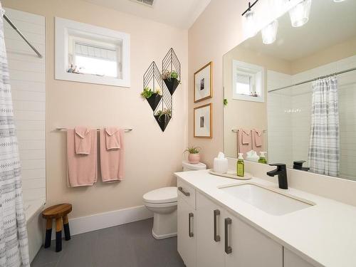 1314 Rockcress Drive, Kamloops, BC - Indoor Photo Showing Bathroom