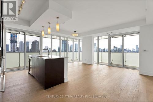 3002 - 200 Bloor Street W, Toronto, ON - Indoor Photo Showing Kitchen