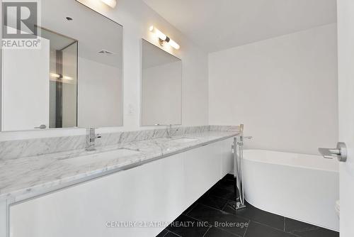 3002 - 200 Bloor Street W, Toronto, ON - Indoor Photo Showing Bathroom