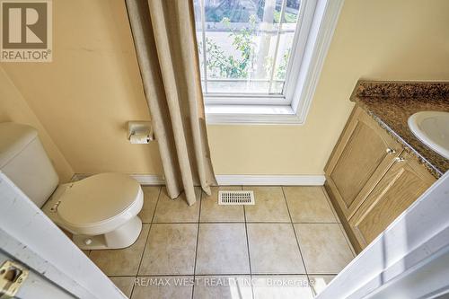 135 Homestead Road, Toronto, ON - Indoor Photo Showing Bathroom