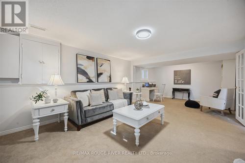 381 Colonsay Court, Oshawa, ON - Indoor Photo Showing Living Room