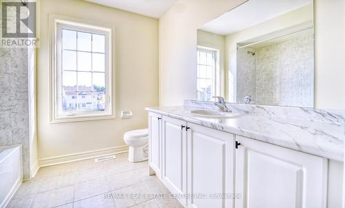 1184 Drinkle Crescent, Oshawa, ON - Indoor Photo Showing Bathroom