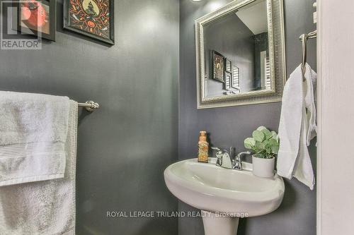 884 Marigold Street, London, ON - Indoor Photo Showing Bathroom