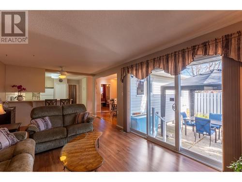 149 111 S Tabor Boulevard, Prince George, BC - Indoor Photo Showing Living Room