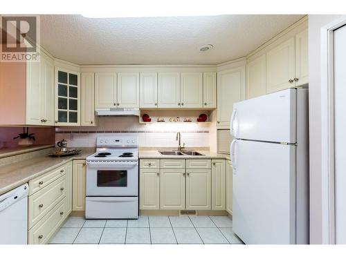 149 111 S Tabor Boulevard, Prince George, BC - Indoor Photo Showing Kitchen With Double Sink