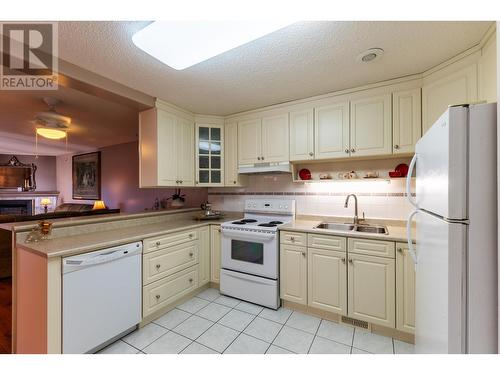 149 111 S Tabor Boulevard, Prince George, BC - Indoor Photo Showing Kitchen With Double Sink