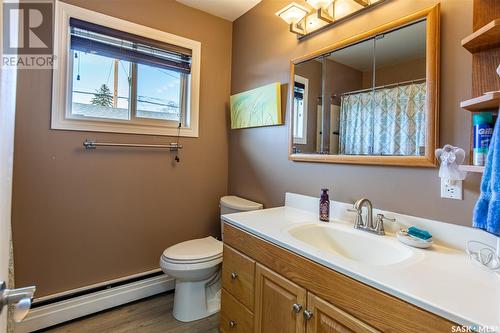 1164 Hochelaga Street W, Moose Jaw, SK - Indoor Photo Showing Bathroom