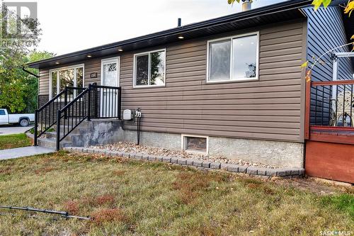 1164 Hochelaga Street W, Moose Jaw, SK - Outdoor With Exterior