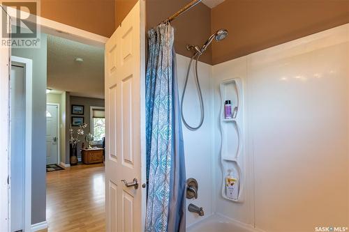 1164 Hochelaga Street W, Moose Jaw, SK - Indoor Photo Showing Bathroom