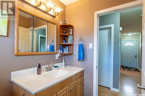 1164 Hochelaga Street W, Moose Jaw, SK - Indoor Photo Showing Bathroom