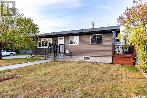 1164 Hochelaga Street W, Moose Jaw, SK - Outdoor