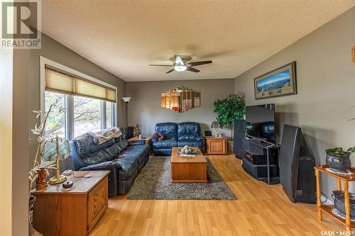 1164 Hochelaga Street W, Moose Jaw, SK - Indoor Photo Showing Living Room