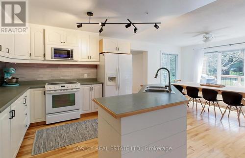 136 Maple Lane, Blue Mountains, ON - Indoor Photo Showing Kitchen With Double Sink