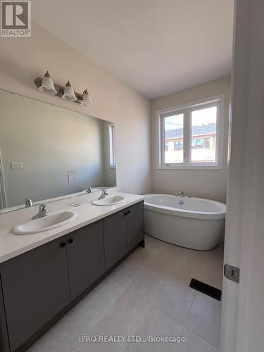 1425 Almonte Drive, Burlington, ON - Indoor Photo Showing Bathroom