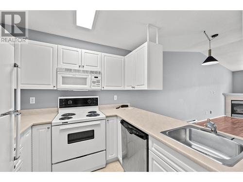 683 Victoria Street Unit# 412, Kamloops, BC - Indoor Photo Showing Kitchen