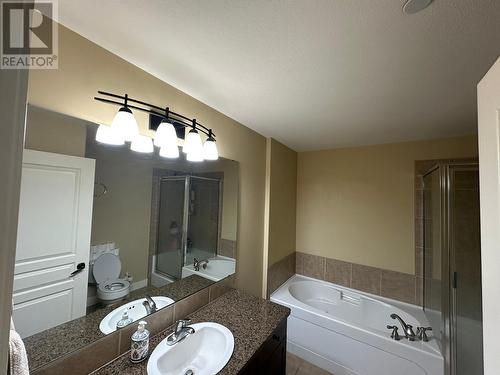 795 Mcgill Road Unit# 201, Kamloops, BC - Indoor Photo Showing Bathroom