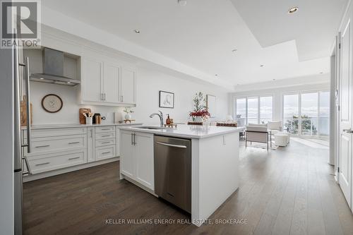 2 - 325 Lakebreeze Drive, Clarington (Newcastle), ON - Indoor Photo Showing Kitchen With Upgraded Kitchen