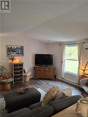 446 Mazerolle Settlement Road, Kingsclear, NB - Indoor Photo Showing Living Room