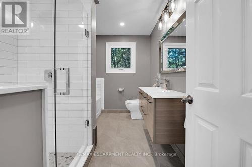 1558 Upper Wellington Street, Hamilton, ON - Indoor Photo Showing Bathroom