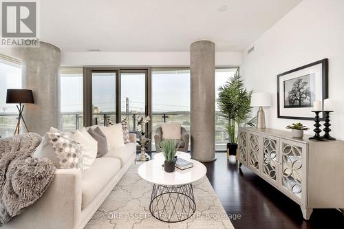 806 - 70 Distillery Lane, Toronto, ON - Indoor Photo Showing Living Room