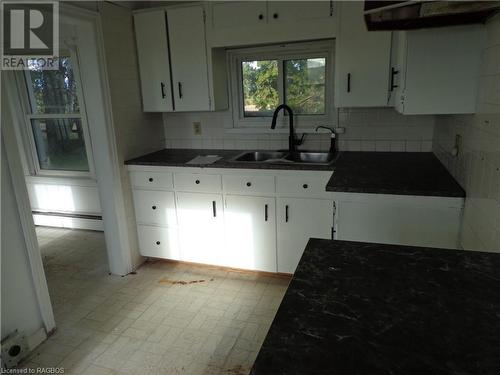 1224 Concession 10, Kincardine Twp, ON - Indoor Photo Showing Kitchen With Double Sink