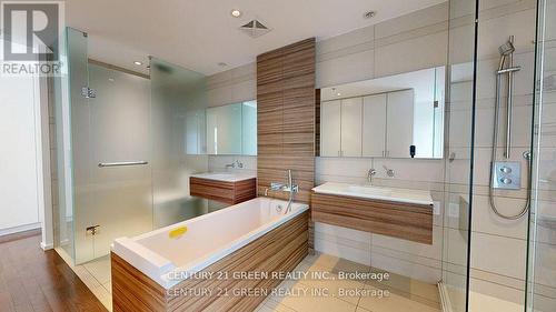 8 - 56 Lippincott Street, Toronto, ON - Indoor Photo Showing Bathroom