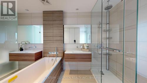 8 - 56 Lippincott Street, Toronto, ON - Indoor Photo Showing Bathroom