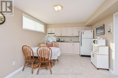 14 Ardglen Drive, Brampton, ON - Indoor Photo Showing Kitchen